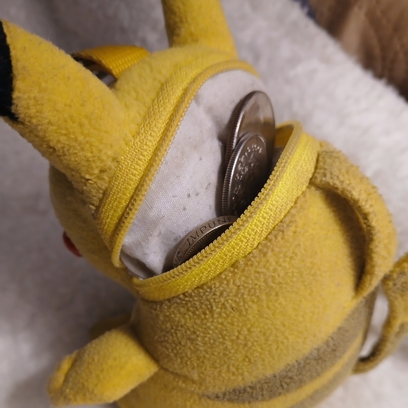Very 1st Generation 1995-1996 pokemon pikachu plush toy. - Picture 3 of 7